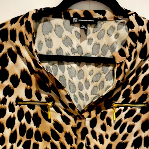 I.N.C. INTERNATIONAL CONCEPTS
Women's Print Zip-Pocket Top sz XS ombre cheetah - Picture 5 of 6